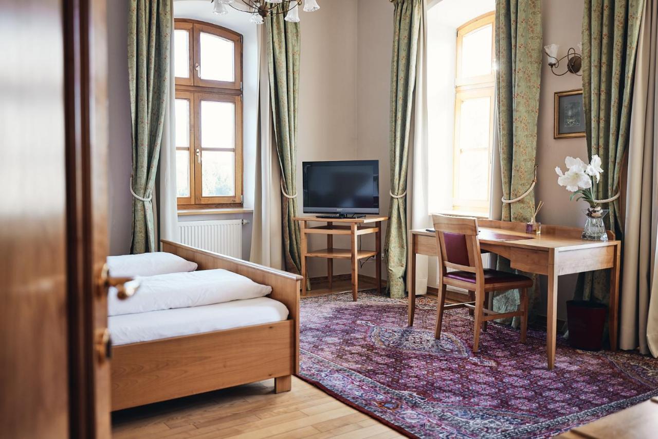 Hotel & Restaurant Waldschloss พัสเซา ภายนอก รูปภาพ
