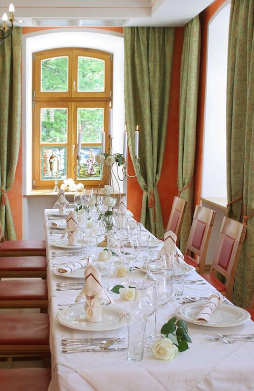 Hotel & Restaurant Waldschloss พัสเซา ภายนอก รูปภาพ